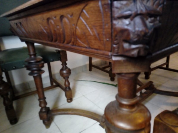 Florentiner Tisch mit sechs Stühlen