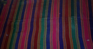 Alter traditioneller handgefertigter Teppich