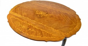 Tisch im Louis XVI Stil mit Intarsien 01761