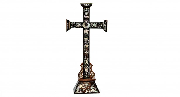 Katholisches Kreuz des 18. Jahrhunderts