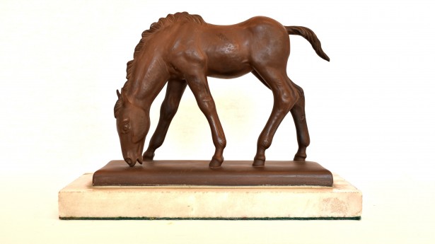 Statuette von weidendem Pferd 018811