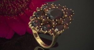 Set Art Deco Armband und Brosche 14 Karat Gold einzigartige 14 Karat Gold Granat Steine