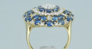 Ring aus 18 Karat Gold mit Saphiren und Diamanten mit Zertifikat