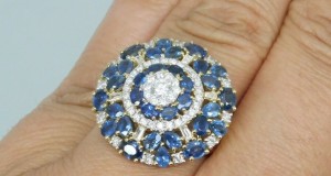 Ring aus 18 Karat Gold mit Saphiren und Diamanten mit Zertifikat