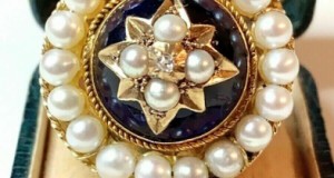 14 Karat Biedermeier Goldring mit Perlen und einzigartigem Diamanten