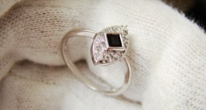 Engel Vintage Weißgold Ring 9k mit Saphir und Diamanten