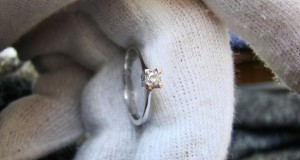 14 Karat Weißgold Ring mit brillantem Verlobungsdiamanten