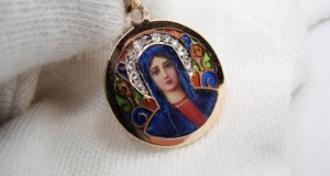 14 Karat Gold Amulett Anhänger St. Mary Malerei Emaille und Diamanten