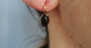 Ohrringe aus 14-karätigem Goldvulkanstein